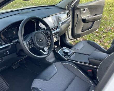 Белый Киа Niro, объемом двигателя 0 л и пробегом 96 тыс. км за 16800 $, фото 46 на Automoto.ua