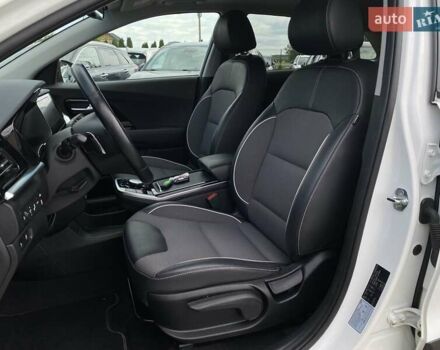 Білий Кіа Niro, об'ємом двигуна 0 л та пробігом 77 тис. км за 21900 $, фото 29 на Automoto.ua