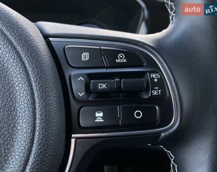 Білий Кіа Niro, об'ємом двигуна 0 л та пробігом 77 тис. км за 21900 $, фото 6 на Automoto.ua