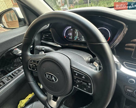 Белый Киа Niro, объемом двигателя 0 л и пробегом 122 тыс. км за 17999 $, фото 41 на Automoto.ua