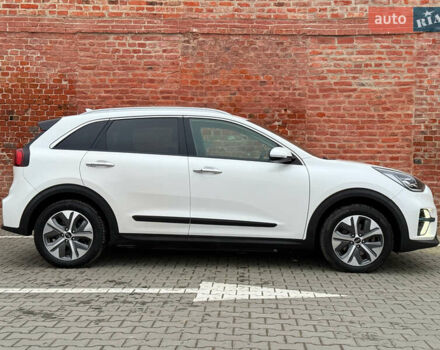 Білий Кіа Niro, об'ємом двигуна 0 л та пробігом 118 тис. км за 20500 $, фото 10 на Automoto.ua