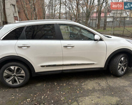 Білий Кіа Niro, об'ємом двигуна 0 л та пробігом 52 тис. км за 20500 $, фото 9 на Automoto.ua