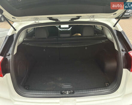 Білий Кіа Niro, об'ємом двигуна 0 л та пробігом 52 тис. км за 20500 $, фото 36 на Automoto.ua