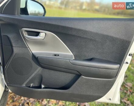 Белый Киа Niro, объемом двигателя 0 л и пробегом 96 тыс. км за 16800 $, фото 36 на Automoto.ua