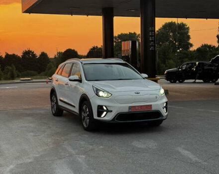 Білий Кіа Niro, об'ємом двигуна 0 л та пробігом 117 тис. км за 17000 $, фото 4 на Automoto.ua