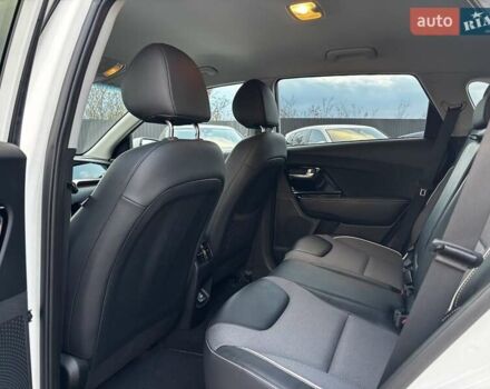Белый Киа Niro, объемом двигателя 0 л и пробегом 72 тыс. км за 23600 $, фото 35 на Automoto.ua