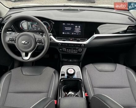 Белый Киа Niro, объемом двигателя 0 л и пробегом 98 тыс. км за 19550 $, фото 22 на Automoto.ua