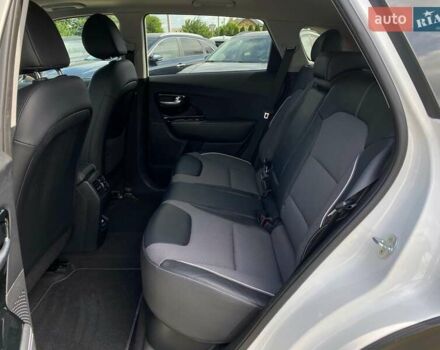 Білий Кіа Niro, об'ємом двигуна 0 л та пробігом 77 тис. км за 21900 $, фото 61 на Automoto.ua