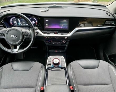 Белый Киа Niro, объемом двигателя 0 л и пробегом 132 тыс. км за 19750 $, фото 6 на Automoto.ua