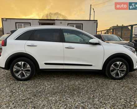 Белый Киа Niro, объемом двигателя 0 л и пробегом 53 тыс. км за 24400 $, фото 18 на Automoto.ua