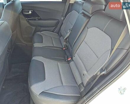Білий Кіа Niro, об'ємом двигуна 0 л та пробігом 112 тис. км за 13000 $, фото 8 на Automoto.ua