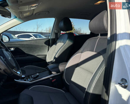 Білий Кіа Niro, об'ємом двигуна 0 л та пробігом 44 тис. км за 23900 $, фото 32 на Automoto.ua