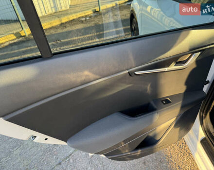 Білий Кіа Niro, об'ємом двигуна 1.58 л та пробігом 61 тис. км за 25990 $, фото 28 на Automoto.ua