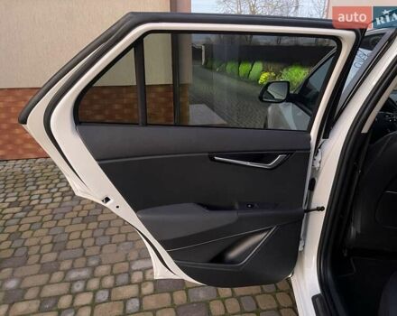Білий Кіа Niro, об'ємом двигуна 0 л та пробігом 90 тис. км за 25300 $, фото 40 на Automoto.ua