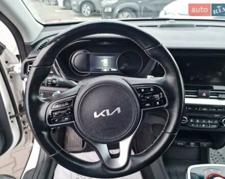 Білий Кіа Niro, об'ємом двигуна 0 л та пробігом 107 тис. км за 20600 $, фото 23 на Automoto.ua