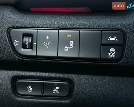 Білий Кіа Niro, об'ємом двигуна 0 л та пробігом 59 тис. км за 24900 $, фото 41 на Automoto.ua