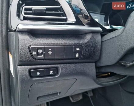 Білий Кіа Niro, об'ємом двигуна 0 л та пробігом 107 тис. км за 20600 $, фото 21 на Automoto.ua