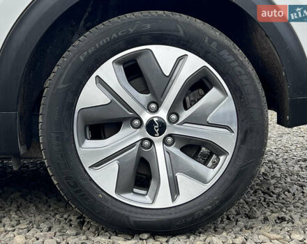 Білий Кіа Niro, об'ємом двигуна 0 л та пробігом 55 тис. км за 23526 $, фото 20 на Automoto.ua
