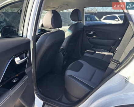 Білий Кіа Niro, об'ємом двигуна 0 л та пробігом 44 тис. км за 23900 $, фото 5 на Automoto.ua