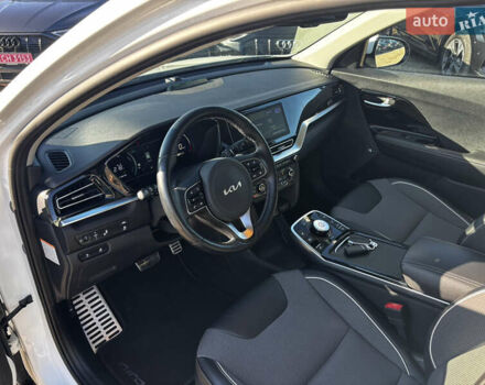 Білий Кіа Niro, об'ємом двигуна 0 л та пробігом 44 тис. км за 23900 $, фото 31 на Automoto.ua