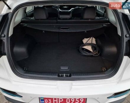 Білий Кіа Niro, об'ємом двигуна 0 л та пробігом 107 тис. км за 20600 $, фото 41 на Automoto.ua