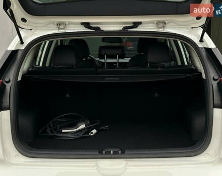 Белый Киа Niro, объемом двигателя 0 л и пробегом 31 тыс. км за 24900 $, фото 72 на Automoto.ua