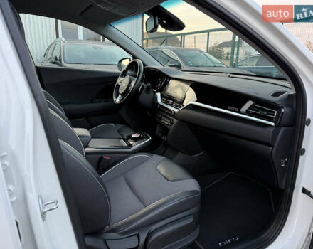 Белый Киа Niro, объемом двигателя 0 л и пробегом 53 тыс. км за 24400 $, фото 85 на Automoto.ua