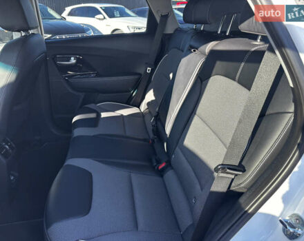 Білий Кіа Niro, об'ємом двигуна 0 л та пробігом 44 тис. км за 23900 $, фото 8 на Automoto.ua