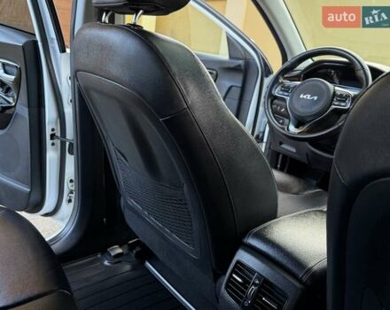 Белый Киа Niro, объемом двигателя 0 л и пробегом 94 тыс. км за 21900 $, фото 67 на Automoto.ua