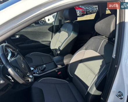Білий Кіа Niro, об'ємом двигуна 0 л та пробігом 44 тис. км за 23900 $, фото 29 на Automoto.ua