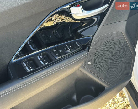 Білий Кіа Niro, об'ємом двигуна 0 л та пробігом 44 тис. км за 23900 $, фото 25 на Automoto.ua