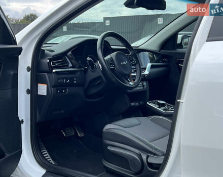 Білий Кіа Niro, об'ємом двигуна 0 л та пробігом 55 тис. км за 23526 $, фото 26 на Automoto.ua
