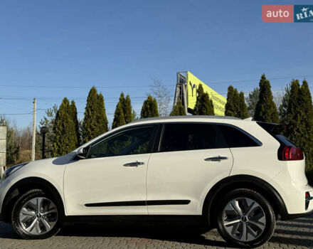 Белый Киа Niro, объемом двигателя 0 л и пробегом 115 тыс. км за 18900 $, фото 11 на Automoto.ua