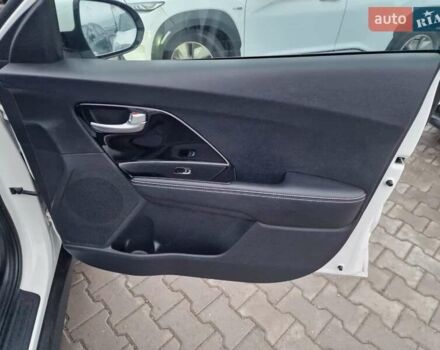 Білий Кіа Niro, об'ємом двигуна 0 л та пробігом 107 тис. км за 20600 $, фото 38 на Automoto.ua