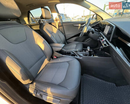Білий Кіа Niro, об'ємом двигуна 1.58 л та пробігом 61 тис. км за 25990 $, фото 41 на Automoto.ua