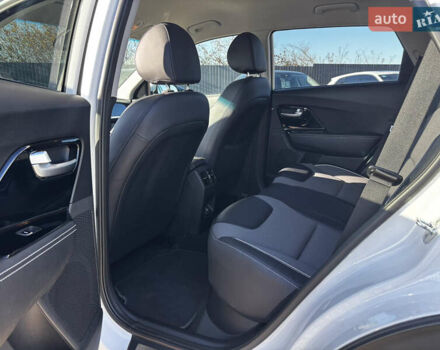 Білий Кіа Niro, об'ємом двигуна 0 л та пробігом 44 тис. км за 23900 $, фото 9 на Automoto.ua