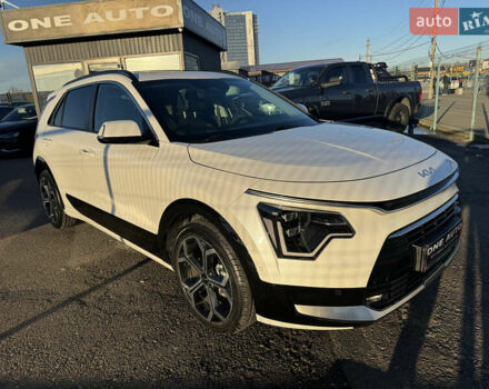Білий Кіа Niro, об'ємом двигуна 1.58 л та пробігом 61 тис. км за 25990 $, фото 2 на Automoto.ua