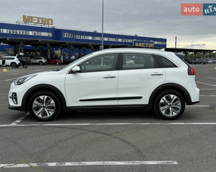 Білий Кіа Niro, об'ємом двигуна 0 л та пробігом 136 тис. км за 20500 $, фото 4 на Automoto.ua