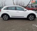 Білий Кіа Niro, об'ємом двигуна 0 л та пробігом 107 тис. км за 20600 $, фото 8 на Automoto.ua
