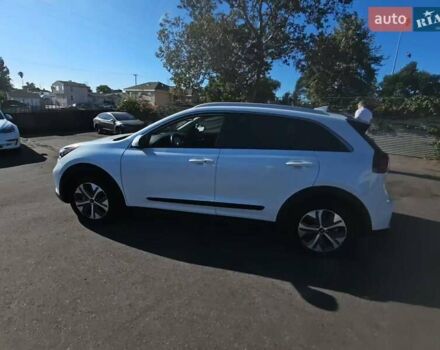 Білий Кіа Niro, об'ємом двигуна 0 л та пробігом 112 тис. км за 13000 $, фото 1 на Automoto.ua
