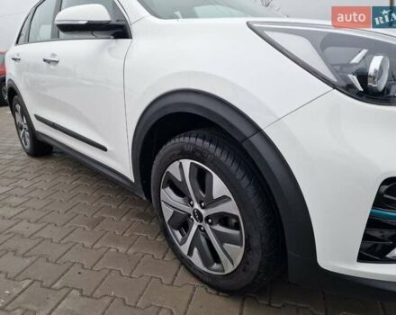 Білий Кіа Niro, об'ємом двигуна 0 л та пробігом 107 тис. км за 20600 $, фото 7 на Automoto.ua