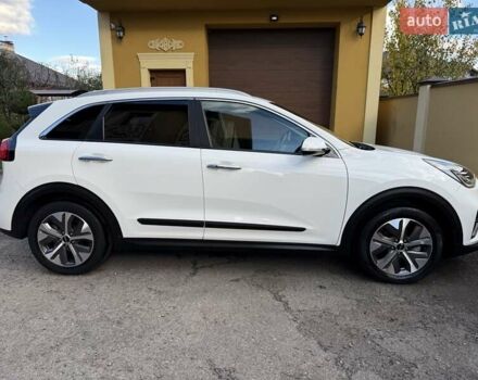 Белый Киа Niro, объемом двигателя 0 л и пробегом 94 тыс. км за 21900 $, фото 8 на Automoto.ua