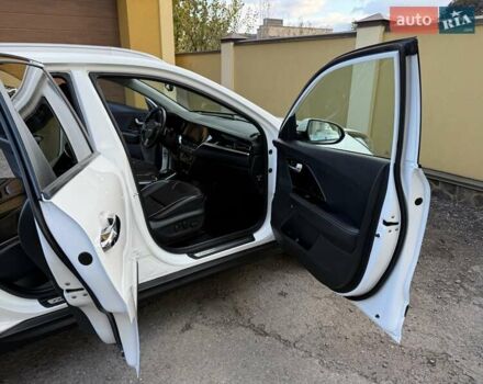 Белый Киа Niro, объемом двигателя 0 л и пробегом 94 тыс. км за 21900 $, фото 66 на Automoto.ua