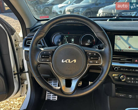 Білий Кіа Niro, об'ємом двигуна 0 л та пробігом 44 тис. км за 23900 $, фото 36 на Automoto.ua