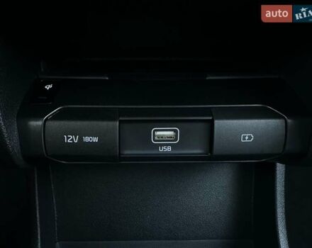 Білий Кіа Niro, об'ємом двигуна 0 л та пробігом 31 тис. км за 24800 $, фото 9 на Automoto.ua