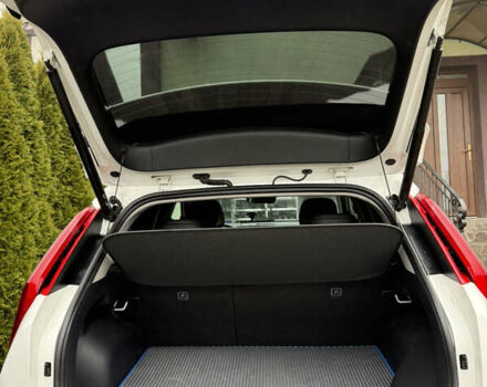 Білий Кіа Niro, об'ємом двигуна 1.58 л та пробігом 40 тис. км за 35000 $, фото 14 на Automoto.ua