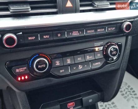 Білий Кіа Niro, об'ємом двигуна 0 л та пробігом 107 тис. км за 20600 $, фото 31 на Automoto.ua