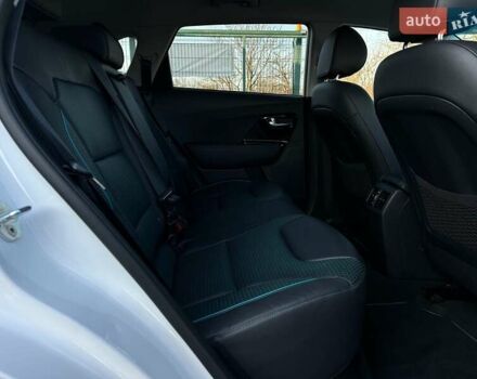 Білий Кіа Niro, об'ємом двигуна 0 л та пробігом 59 тис. км за 24900 $, фото 87 на Automoto.ua