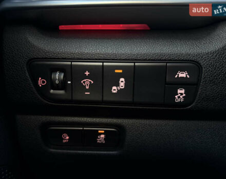 Білий Кіа Niro, об'ємом двигуна 0 л та пробігом 44 тис. км за 24500 $, фото 37 на Automoto.ua