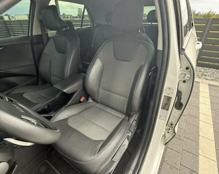 Белый Киа Niro, объемом двигателя 0 л и пробегом 56 тыс. км за 24999 $, фото 18 на Automoto.ua